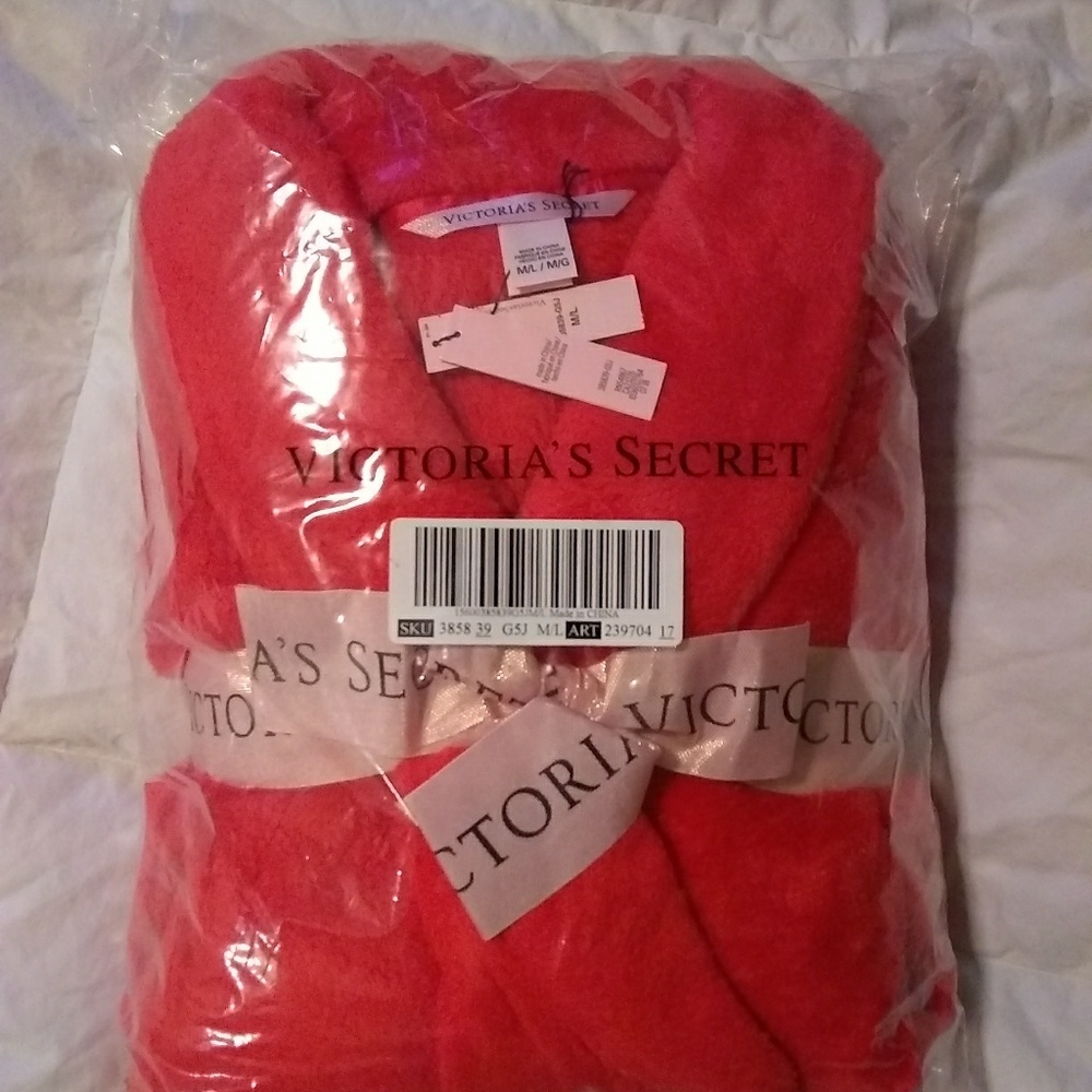 NEW Victoria's Secret Cozy Plush Short Robe
